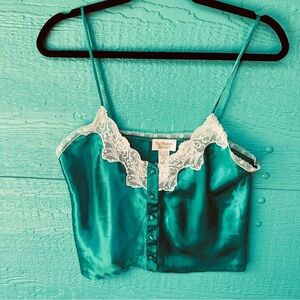 1980’s GREEN SATIN AND IVORY LACE CAMI BUTTON FRONT TOP PEARLS SIZE MEDIUM